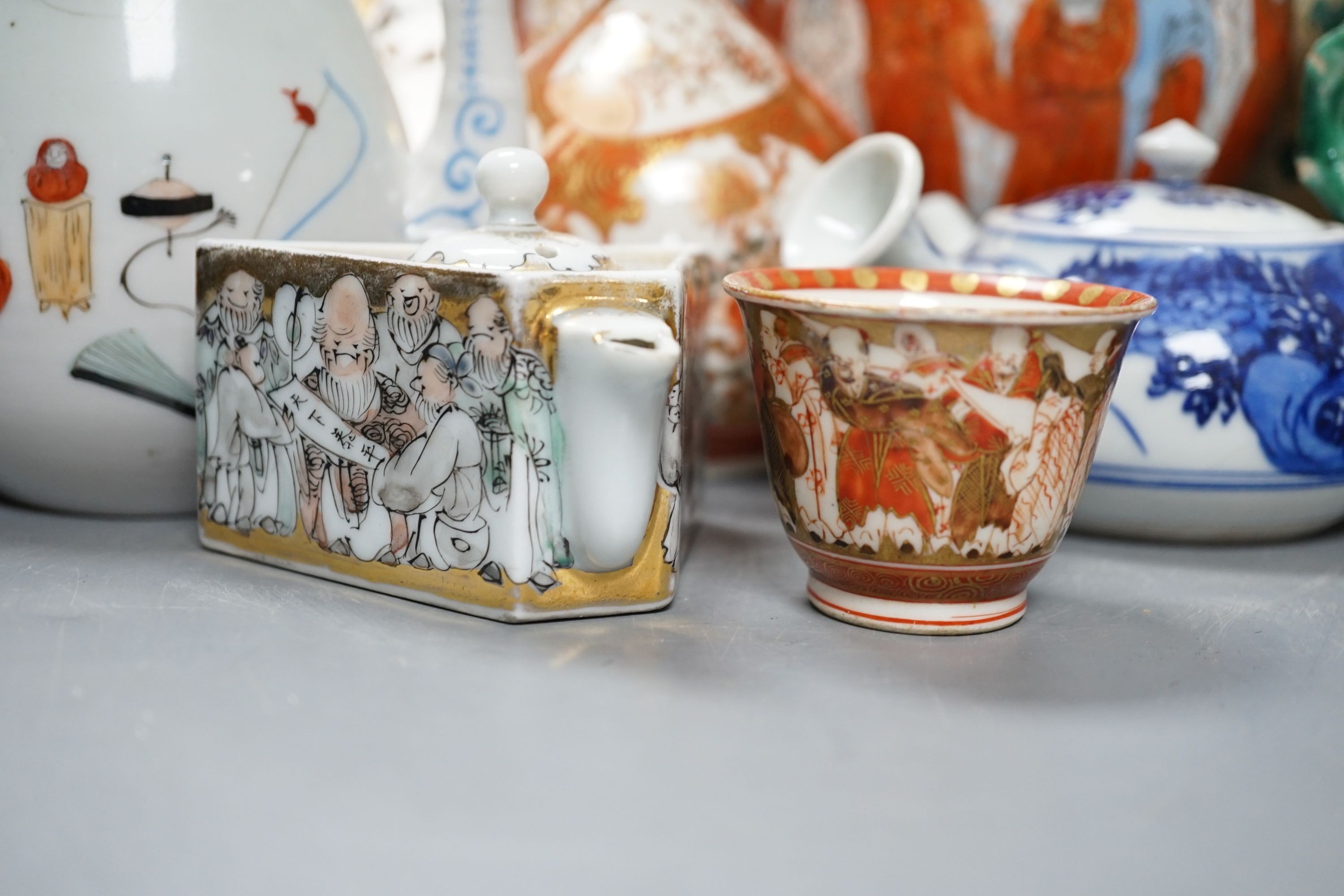 A group of Japanese ceramics 21cm